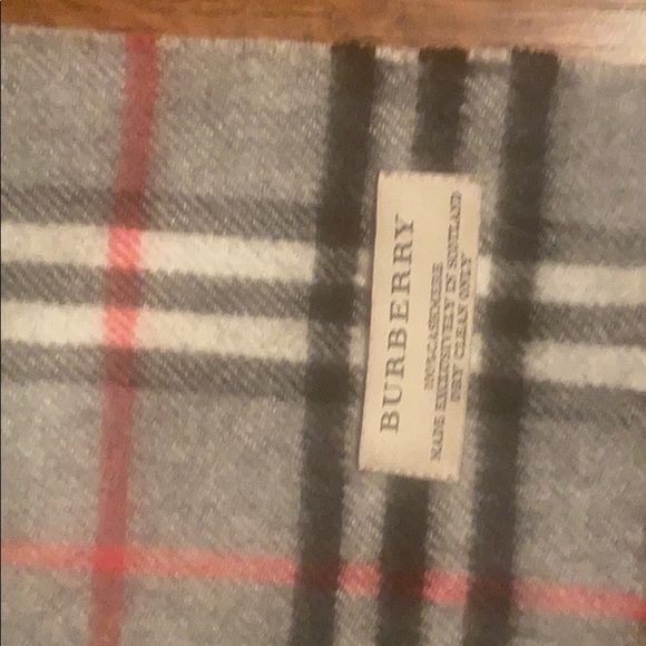 Burberry Cashmere Scarf - Picture 5 of 5